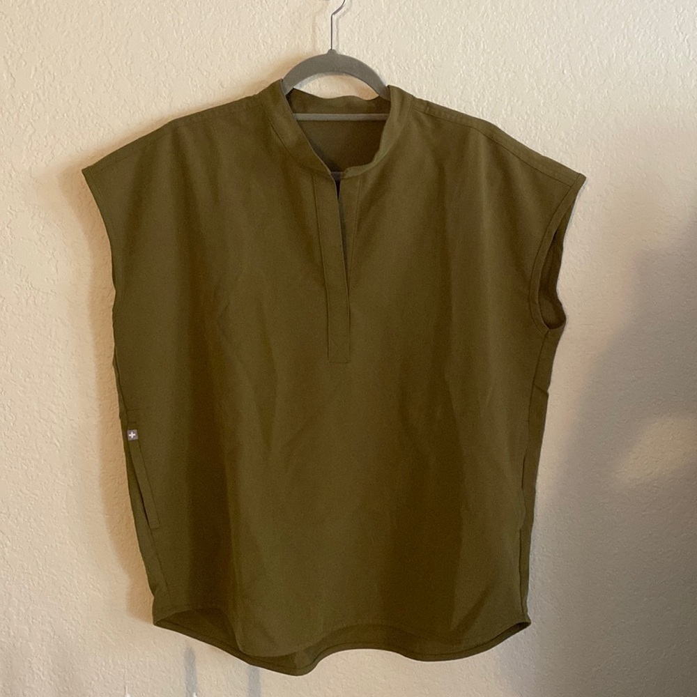Figs Martini olive Rafaela oversized scrub top